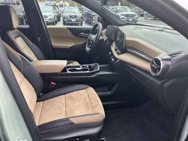 Used 2025 Chevrolet Equinox ACTIV w/ Safety and Technology Package image 19