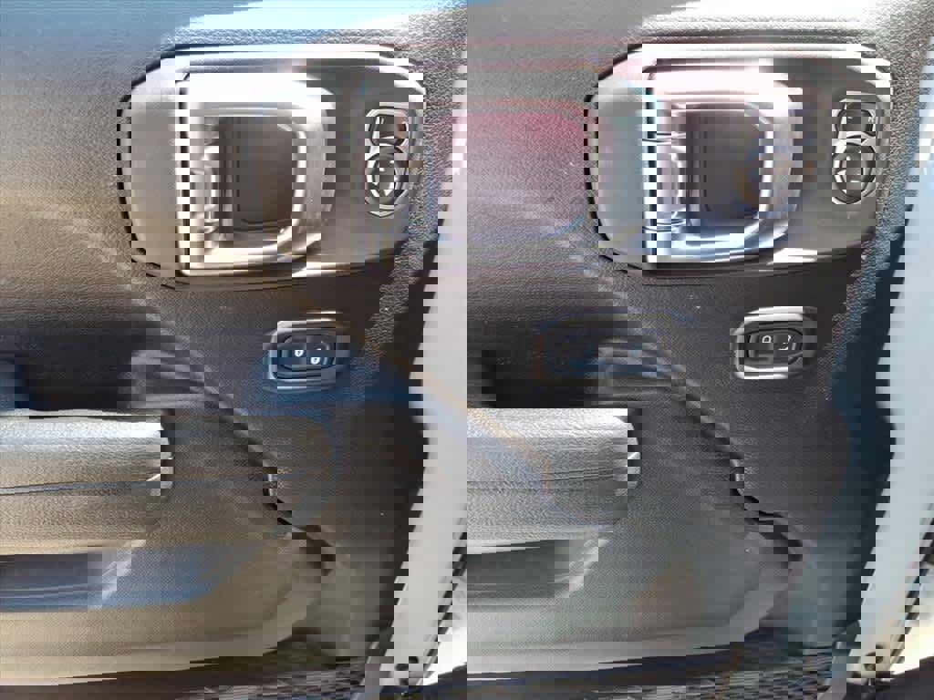 Used 2023 Jeep Gladiator Sport image 3