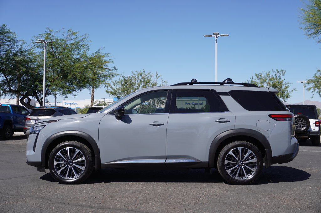 New 2026 Nissan Pathfinder Platinum FWD image 2