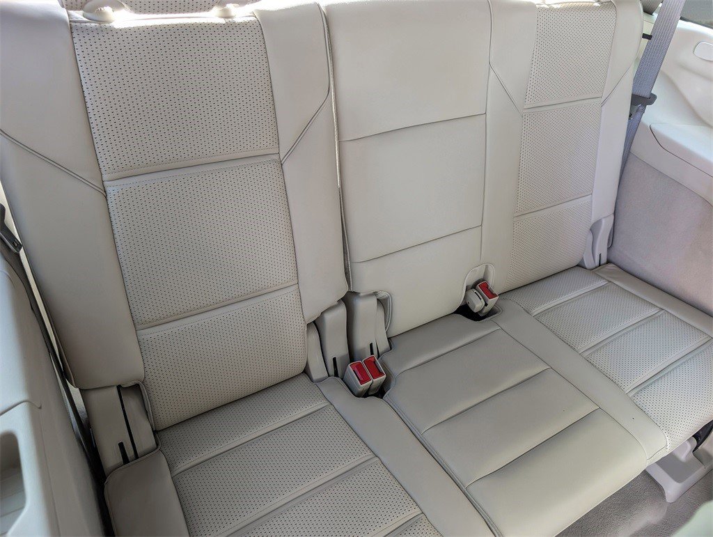 Certified 2022 Cadillac Escalade Premium Luxury Platinum image 17