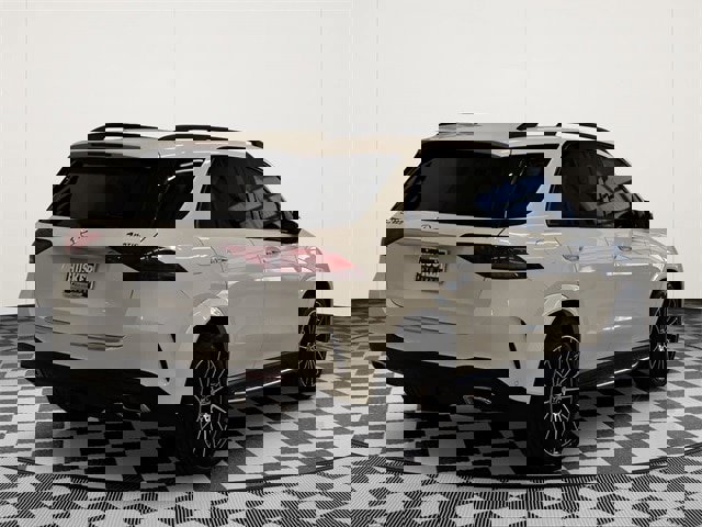 Used 2023 Mercedes-Benz GLE 350 4MATIC w/ AMG Line Exterior image 4