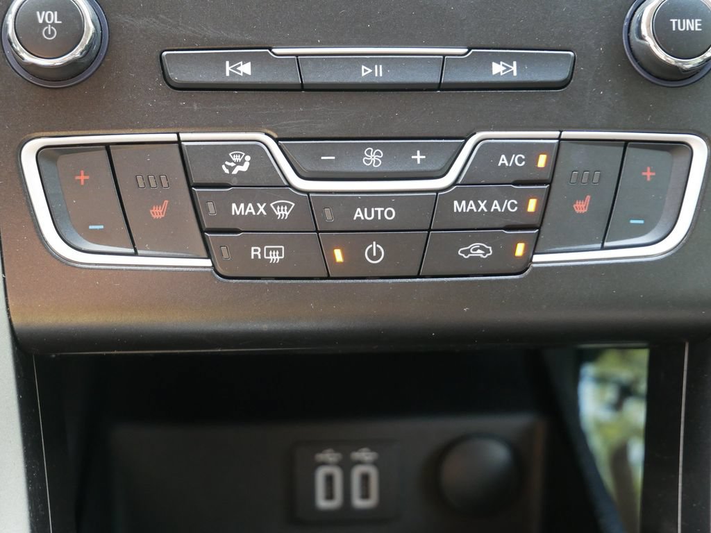 Certified 2020 Ford Fusion SEL FWD image 21