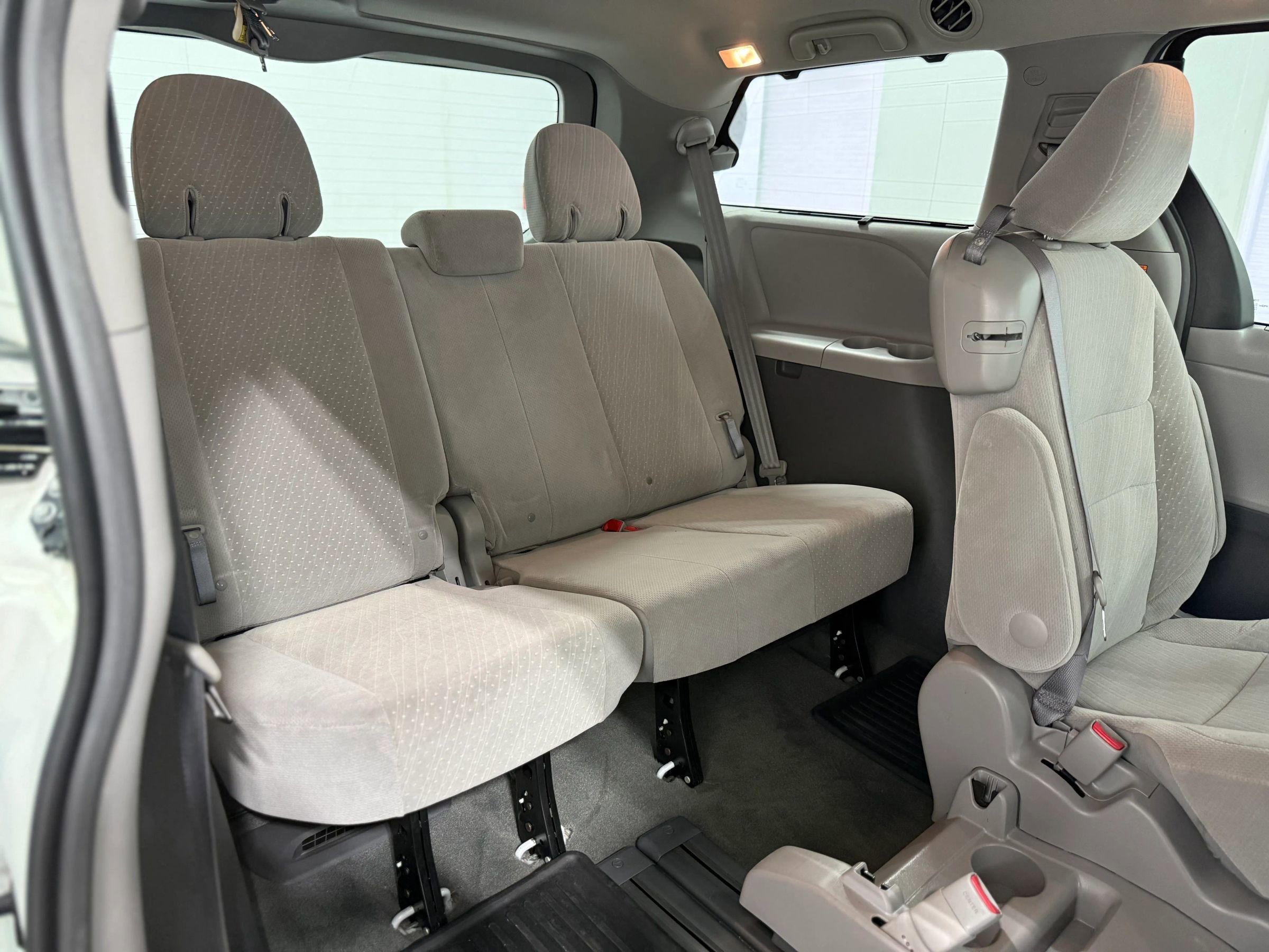 Used 2017 Toyota Sienna LE image 27