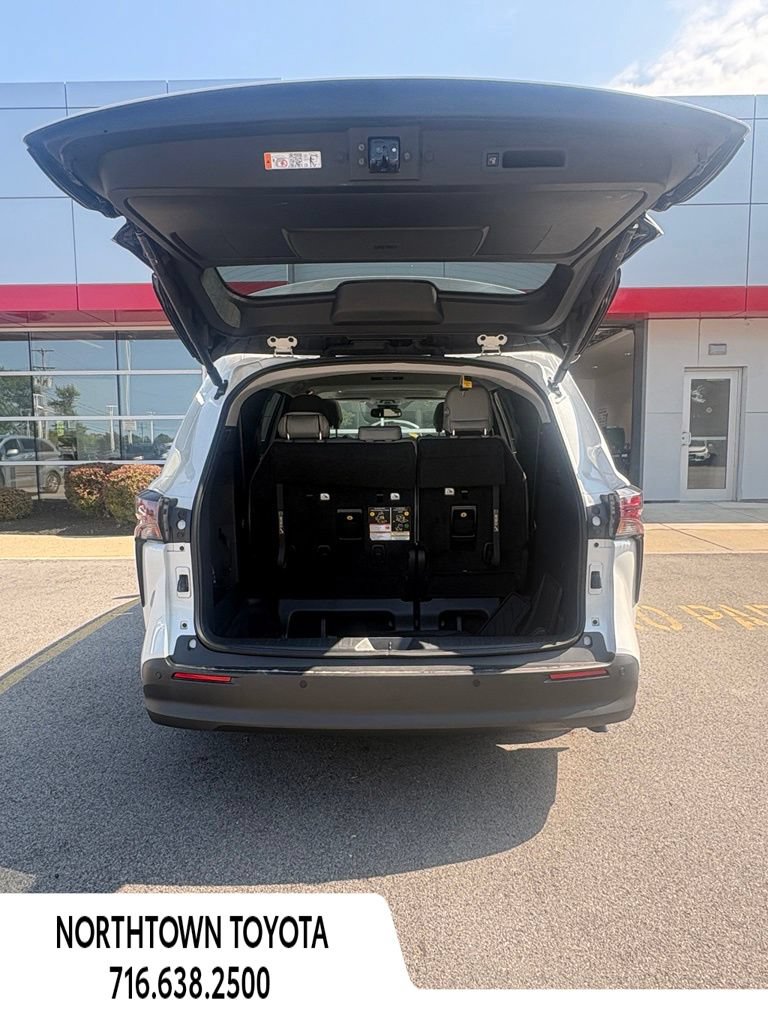 Used 2025 Toyota Sienna XLE w/ XLE Plus Package FWD image 8
