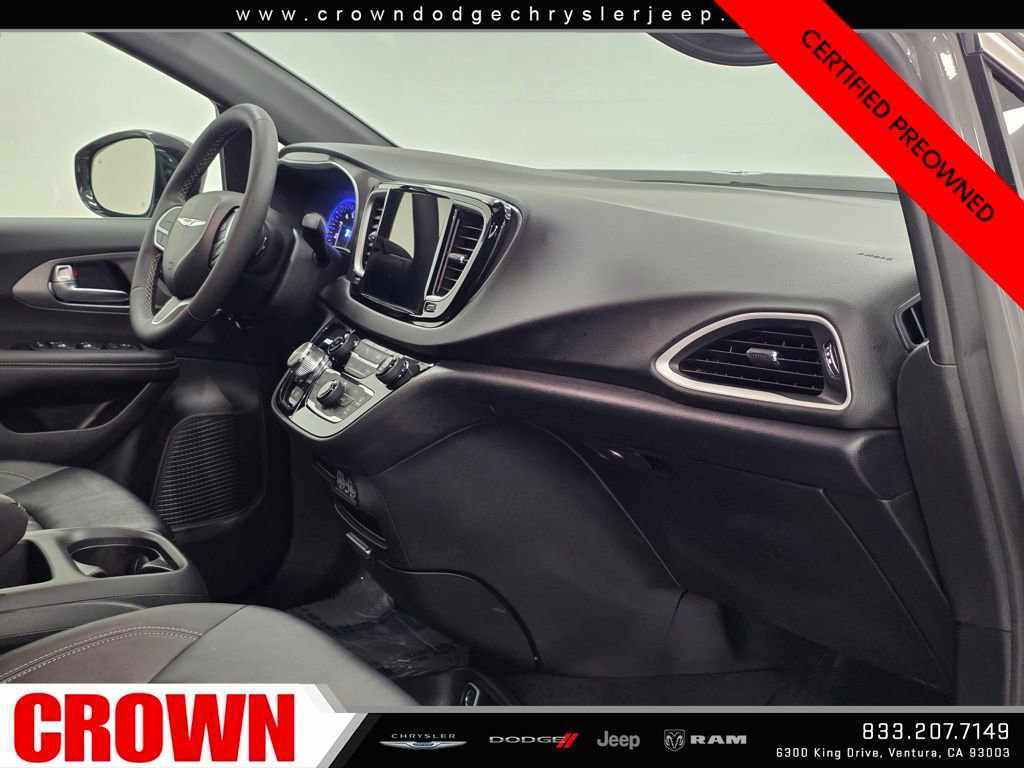 Used 2025 Chrysler Pacifica Select image 14