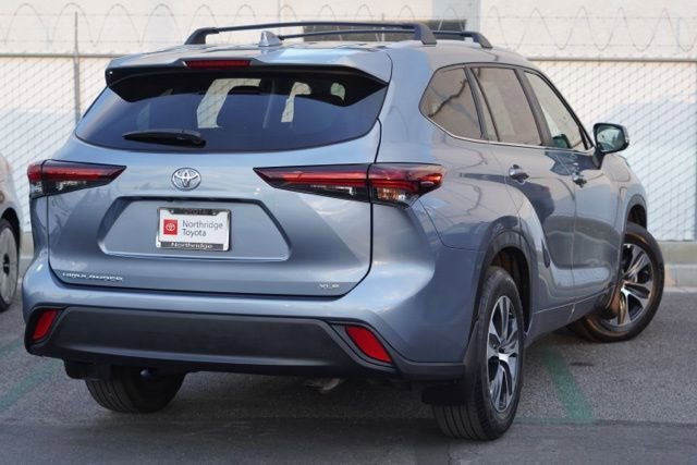 Certified 2024 Toyota Highlander XLE image 6