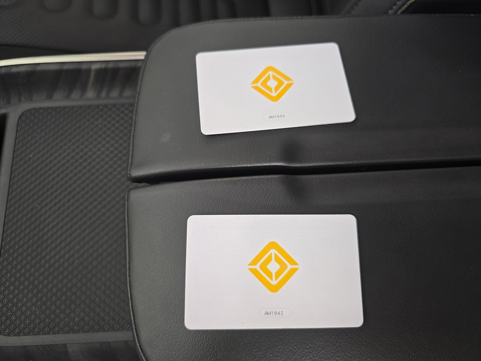 Used 2023 Rivian R1S Adventure image 32