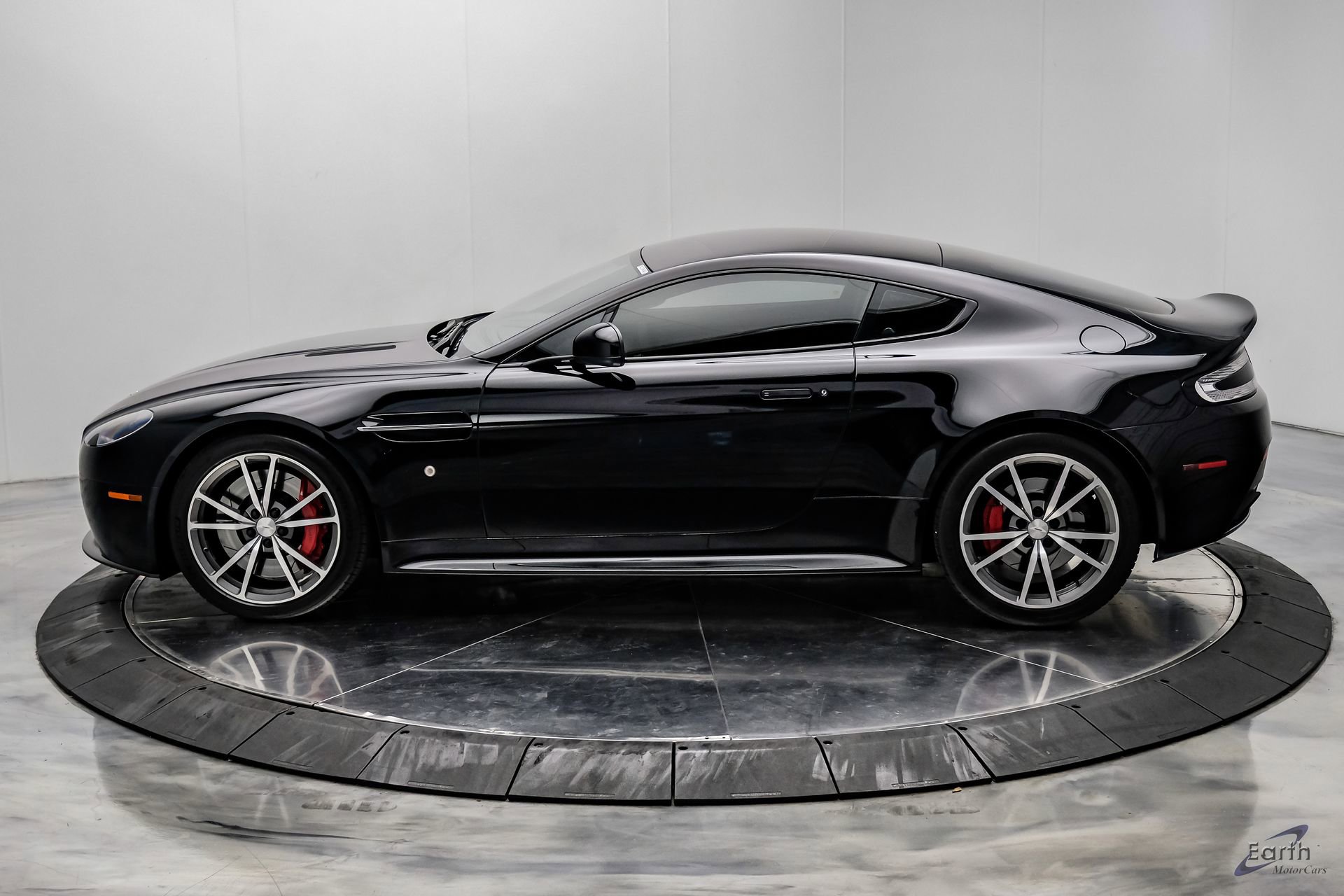 Used 2015 Aston Martin V8 Vantage GT RWD image 9