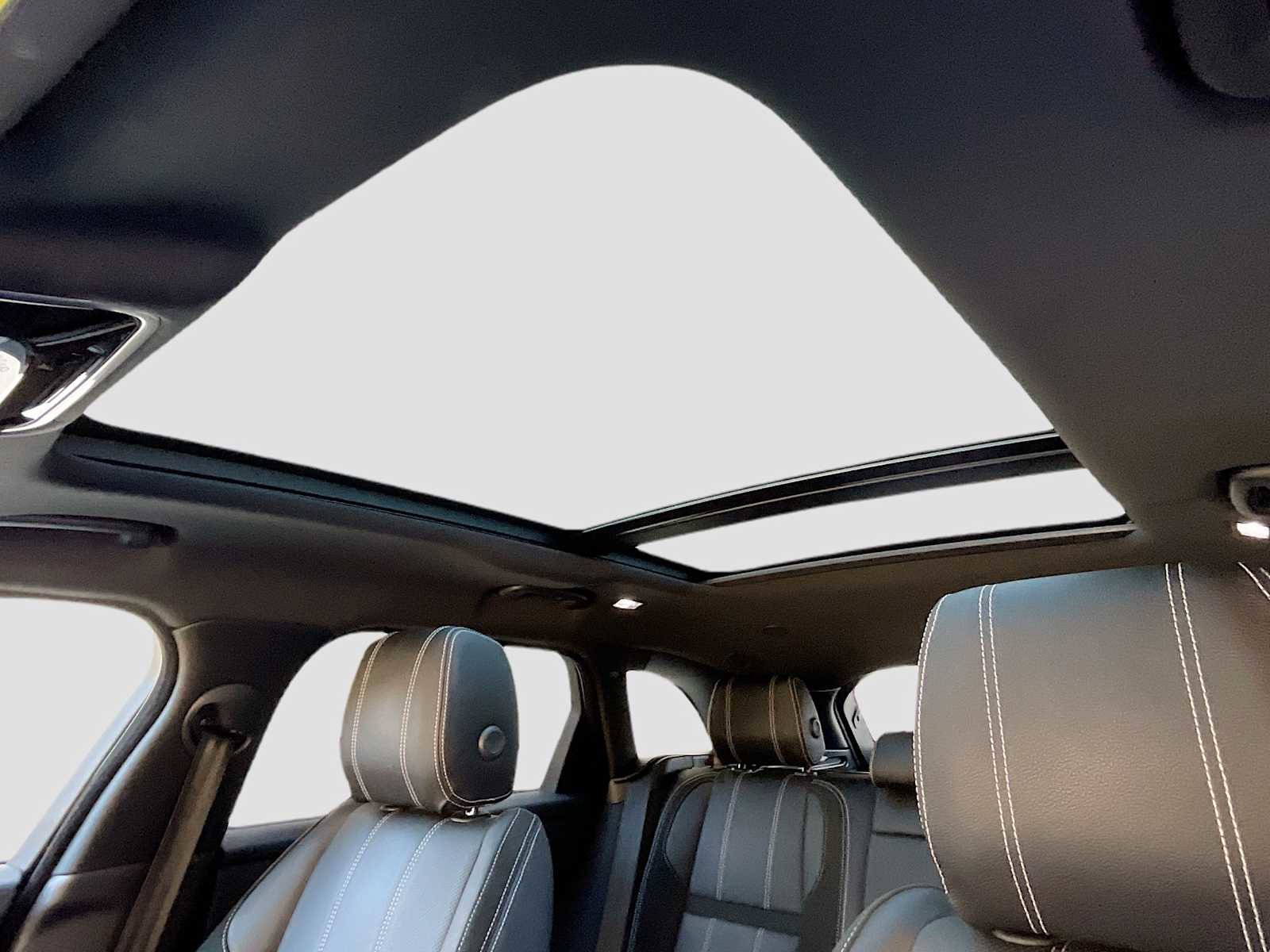 Certified 2022 Land Rover Range Rover Velar R-Dynamic S image 15