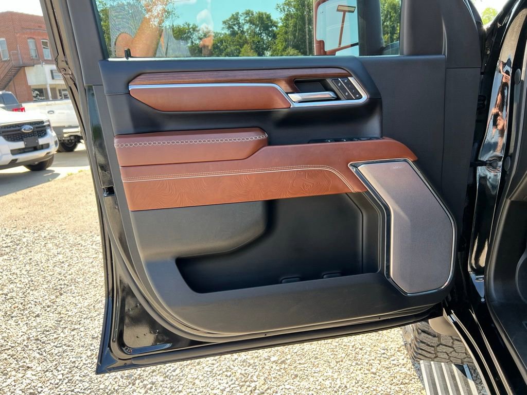 Used 2024 GMC Sierra 2500 Denali Ultimate image 12