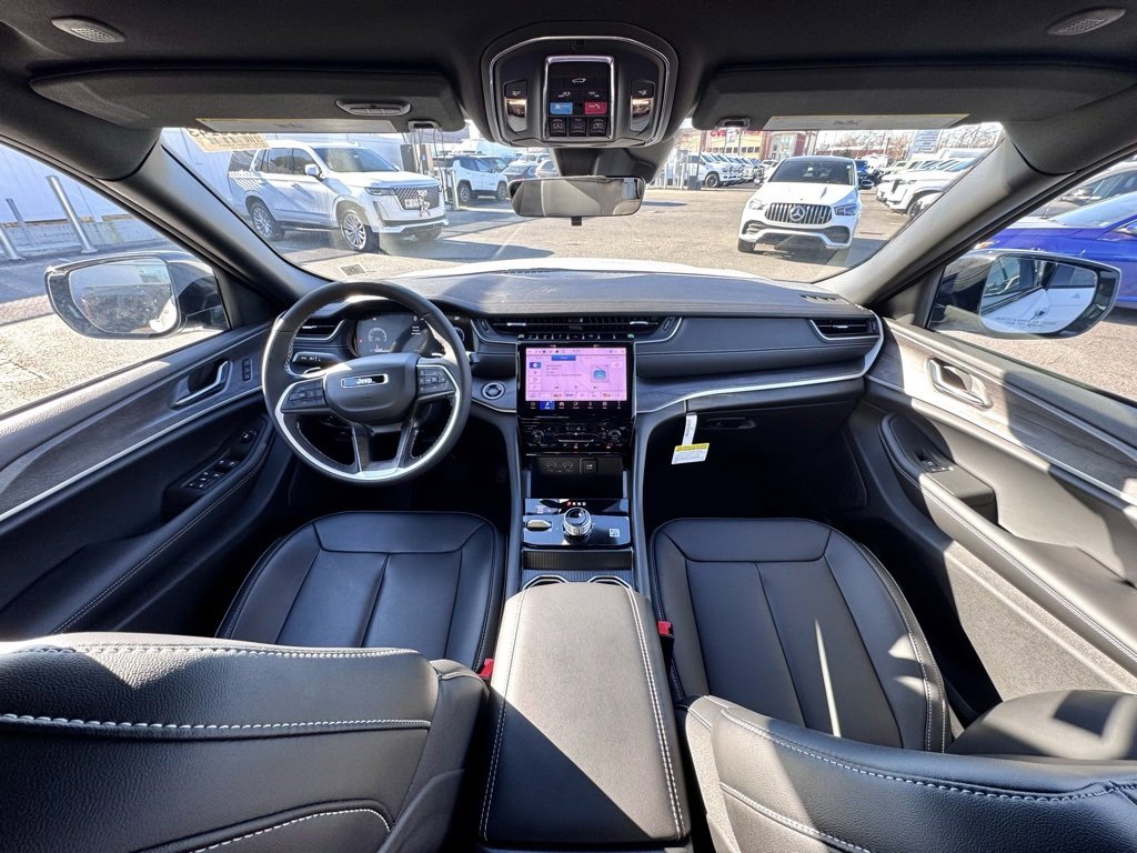 New 2025 Jeep Grand Cherokee Limited w/ Black Appearance Package image 25