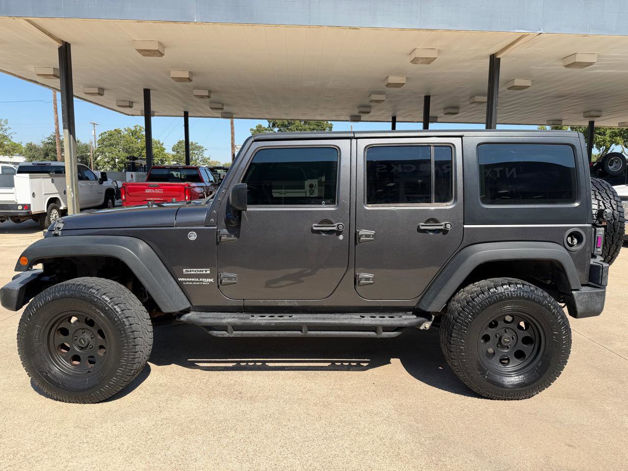 Used 2018 Jeep Wrangler Unlimited Sport w/ Connectivity Group image 2