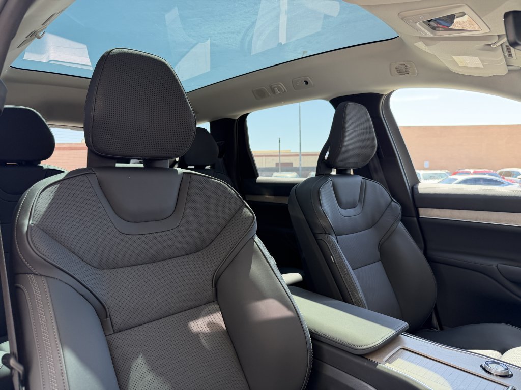 Used 2025 Volvo EX90 Ultra AWD/4WD image 42
