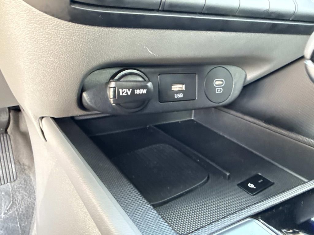 Used 2024 Hyundai Elantra SEL w/ Convenience Package image 32