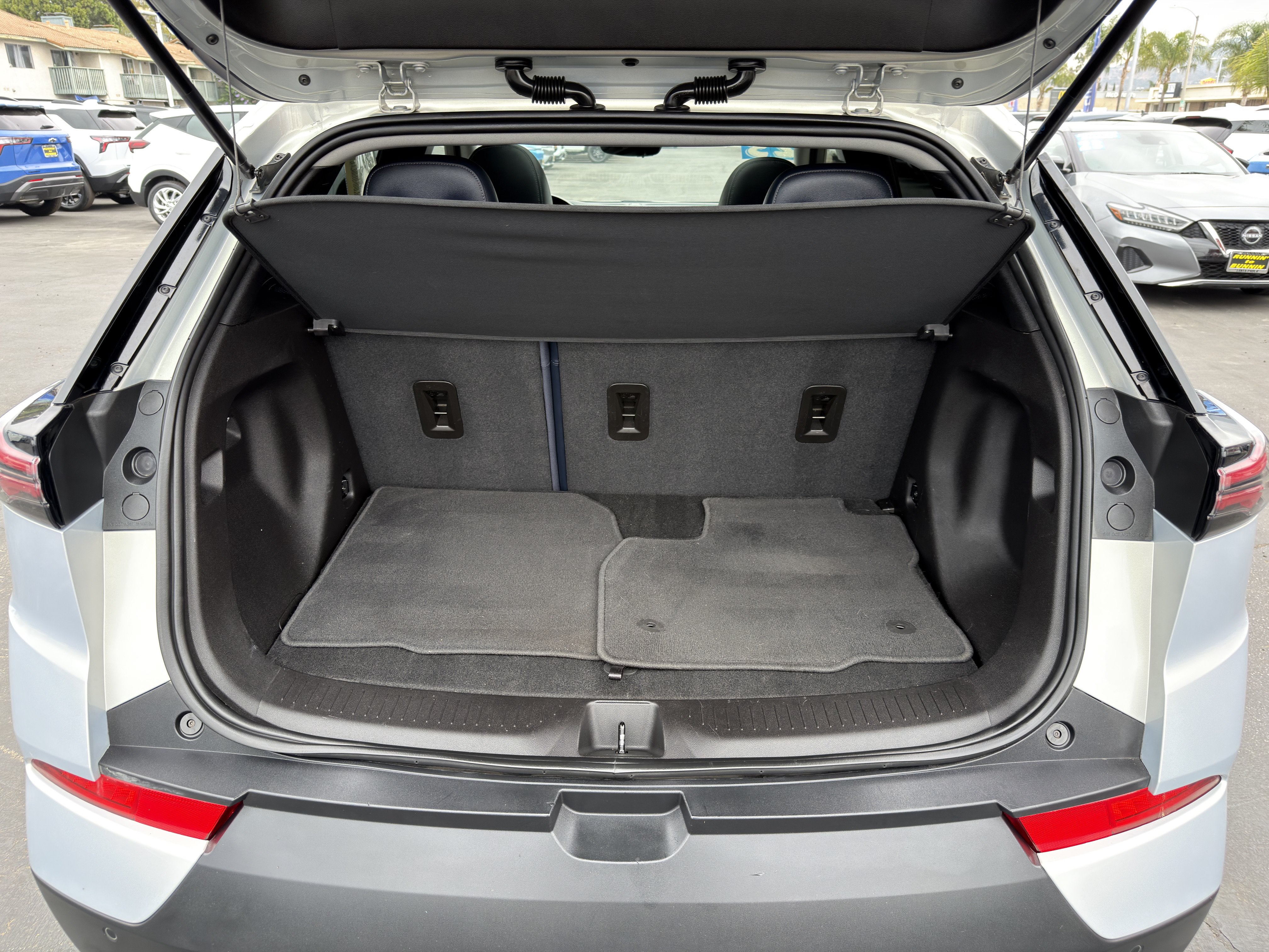 Used 2023 Chevrolet Bolt EUV Premier w/ Sun & Sound Package FWD image 15