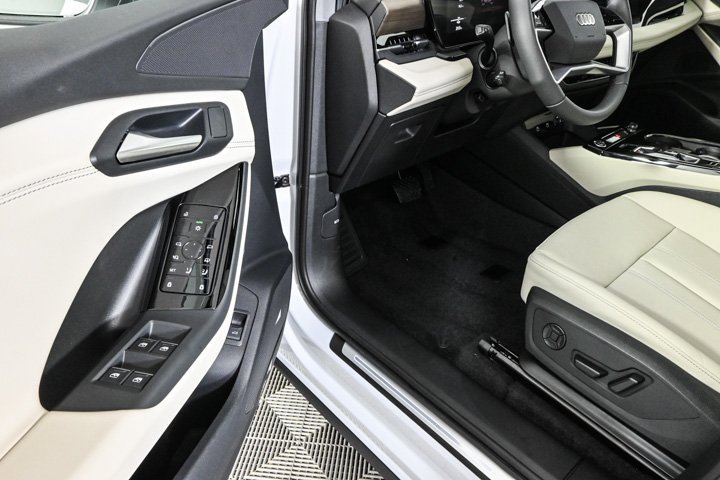 New 2025 Audi Q6 e-tron Premium image 5