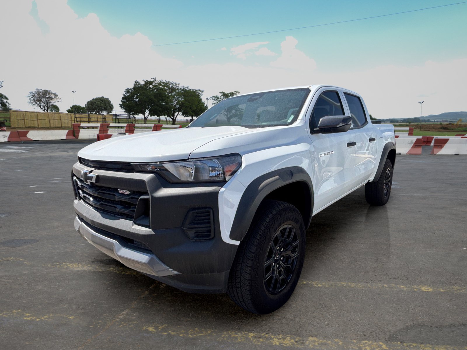 Used 2025 Chevrolet Colorado Trail Boss AWD/4WD image 5