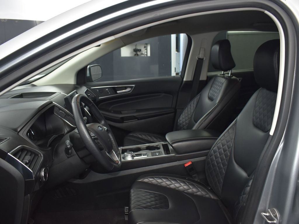 Used 2024 Ford Edge Titanium image 11