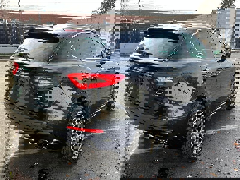 Used 2017 Maserati Levante w/ Luxury Package image 7