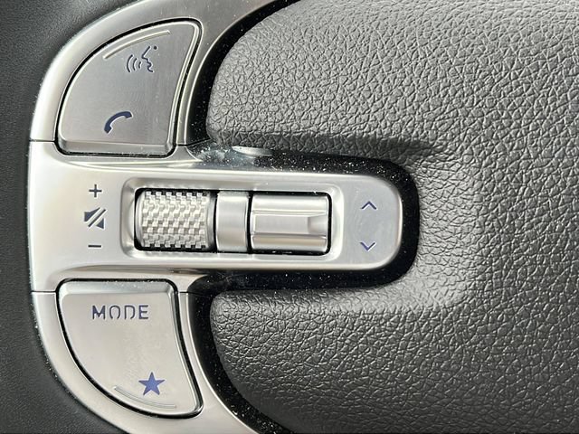 Certified 2025 Genesis GV70 2.5T AWD/4WD image 19