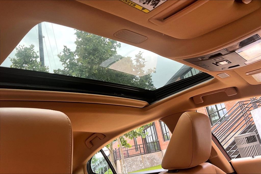 Used 2025 Lexus ES 350 w/ Premium Package FWD image 24