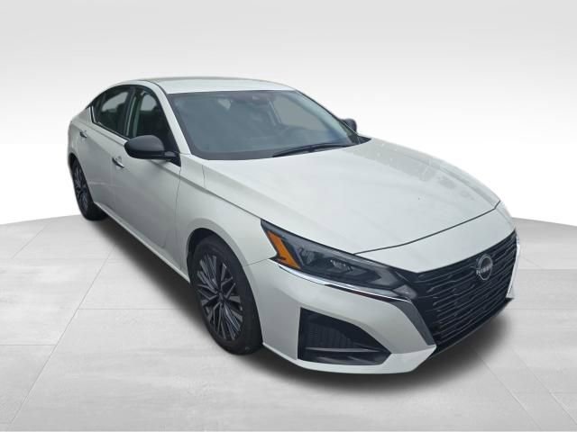 Used 2025 Nissan Altima 2.5 SV FWD image 7