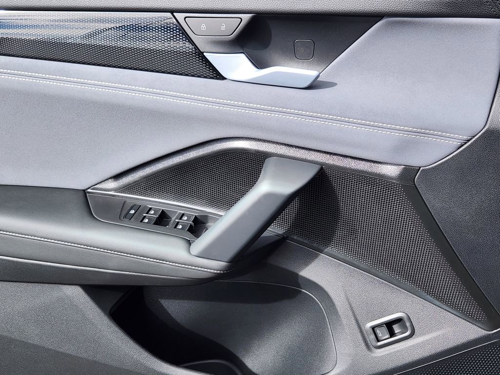 New 2026 Volkswagen Tiguan SE R-Line image 13