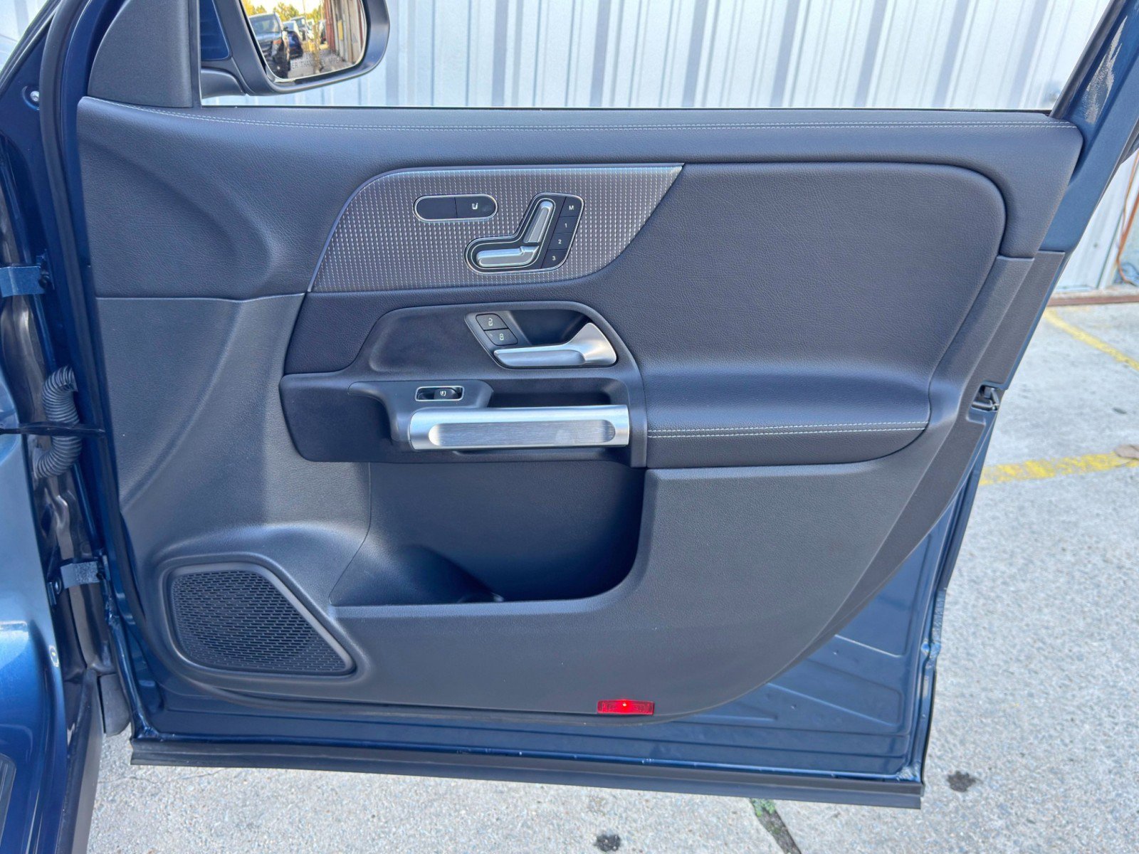 Used 2023 Mercedes-Benz GLB 250 w/ Premium Package image 45