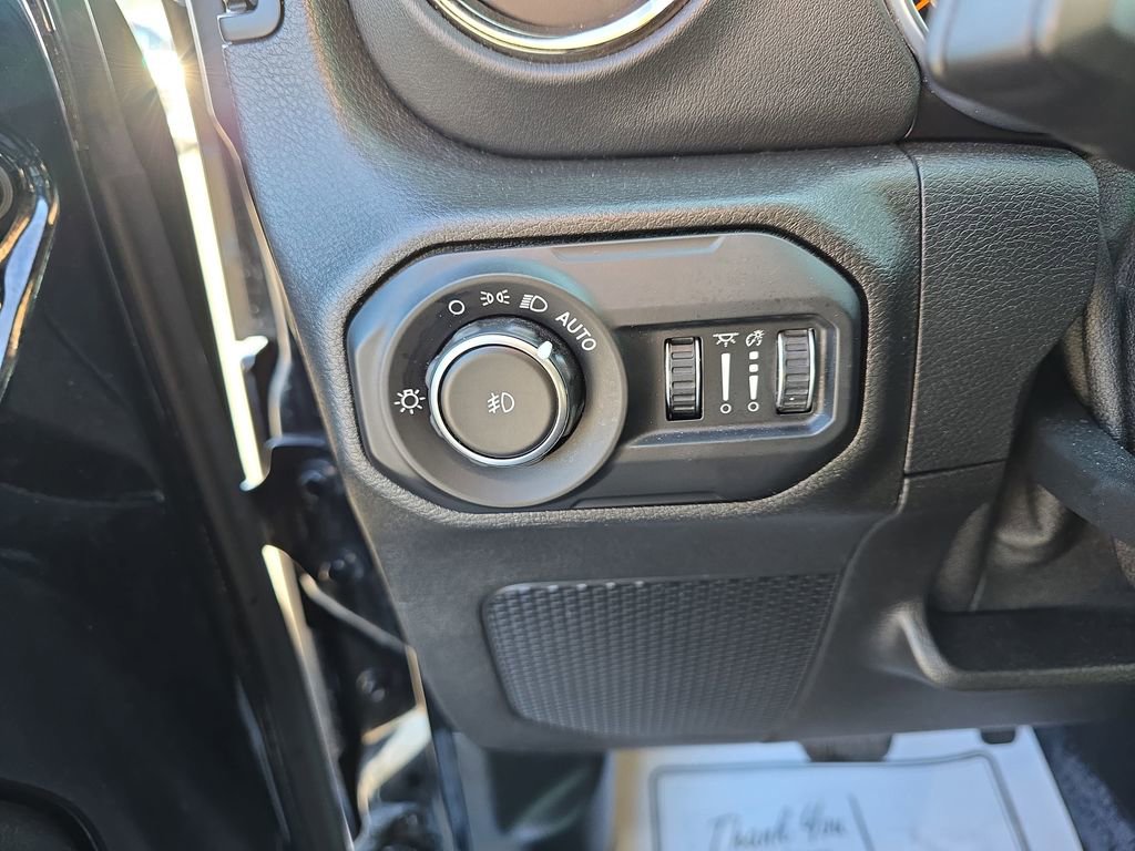 Used 2021 Jeep Wrangler Unlimited Sahara image 31