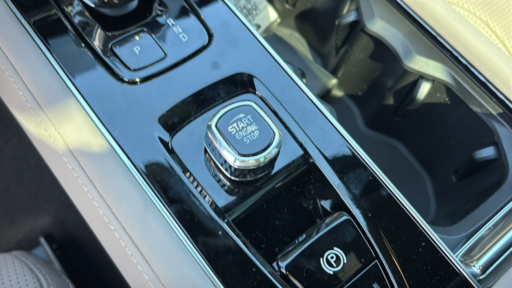 New 2027 Volvo XC90 B6 Ultra AWD/4WD image 16