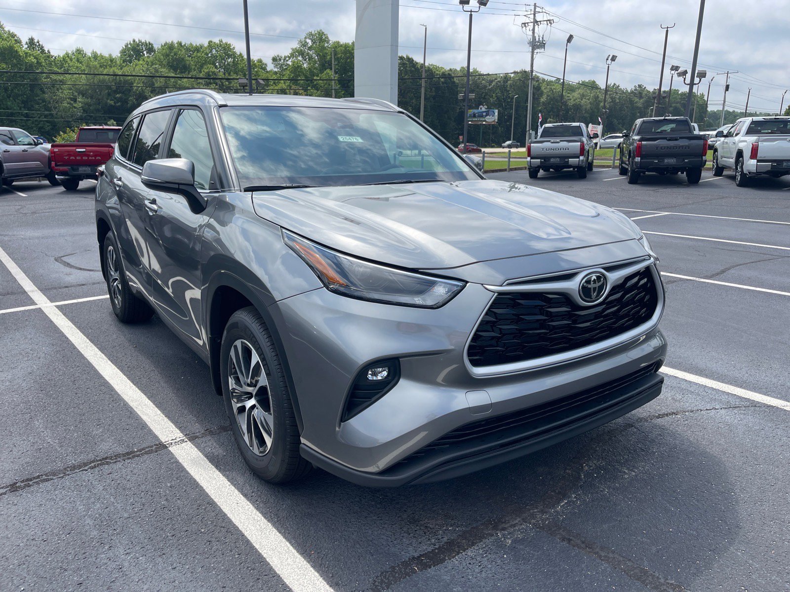 New 2026 Toyota Highlander XLE AWD/4WD image 1