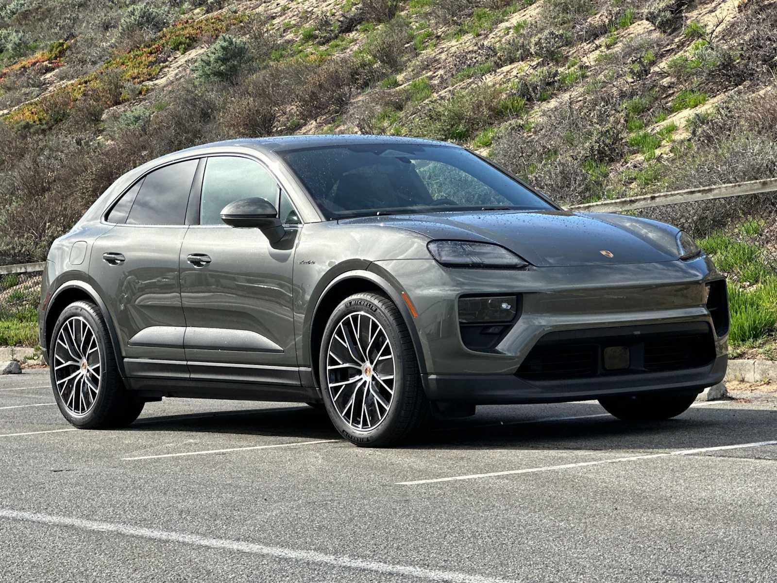 Certified 2025 Porsche Macan Electric RWD image 10