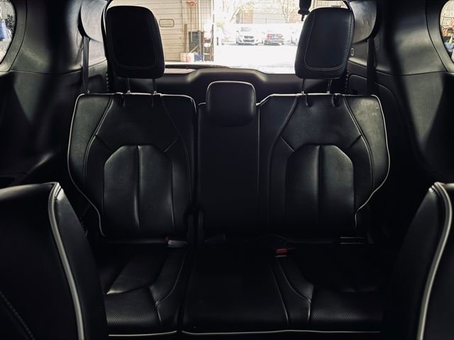 Used 2025 Chrysler Pacifica Limited FWD image 25
