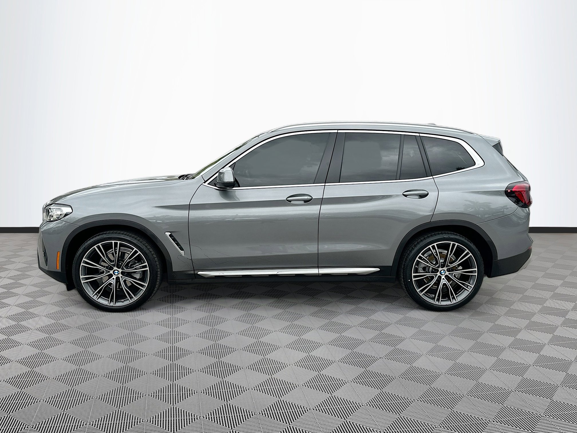 Used 2023 BMW X3 sDrive30i w/ Convenience Package image 4