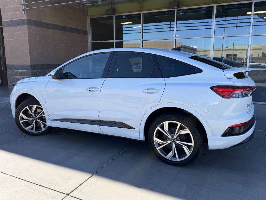 Used 2024 Audi Q4 e-tron Premium w/ Convenience Package image 5