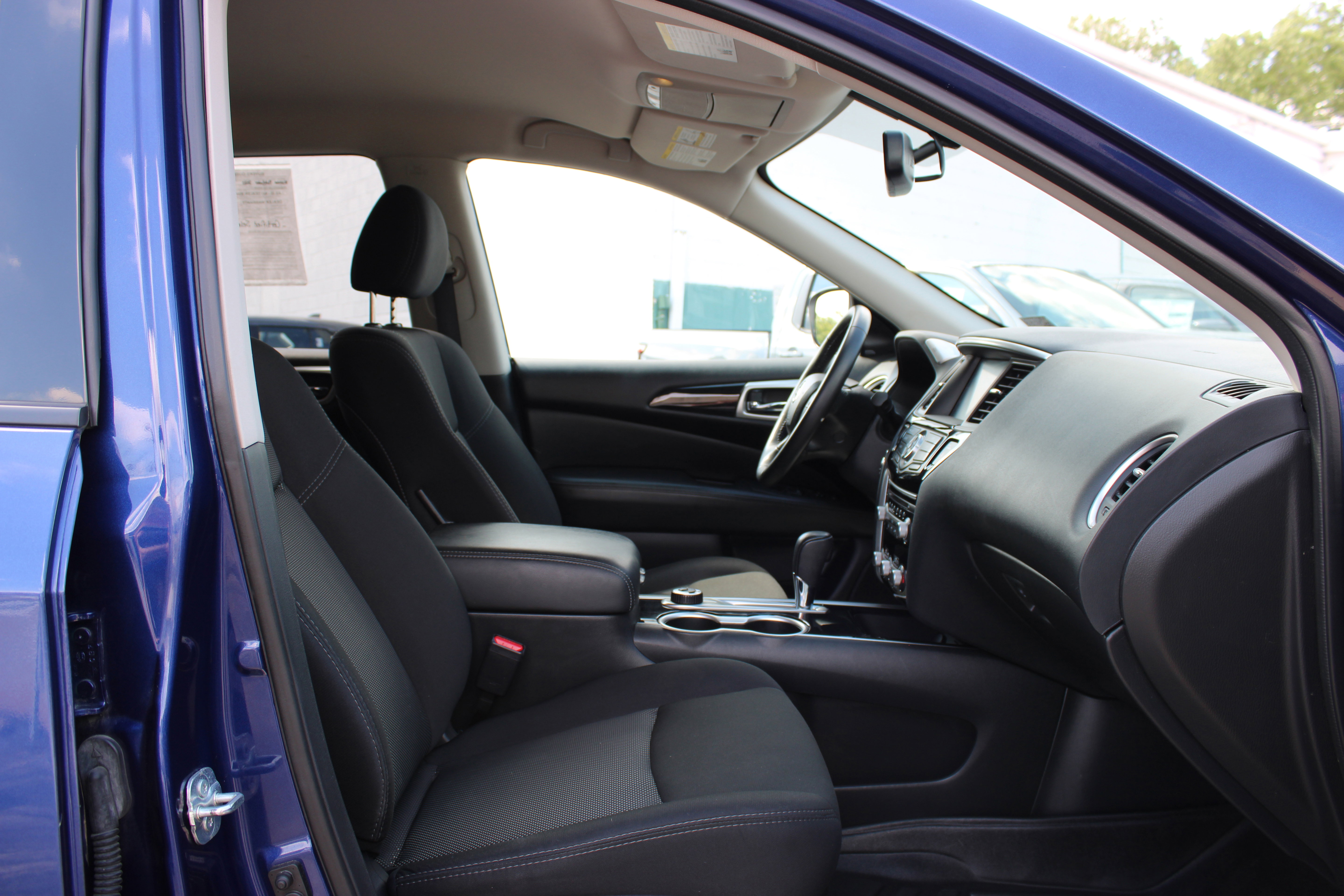Used 2020 Nissan Pathfinder SV AWD/4WD image 17
