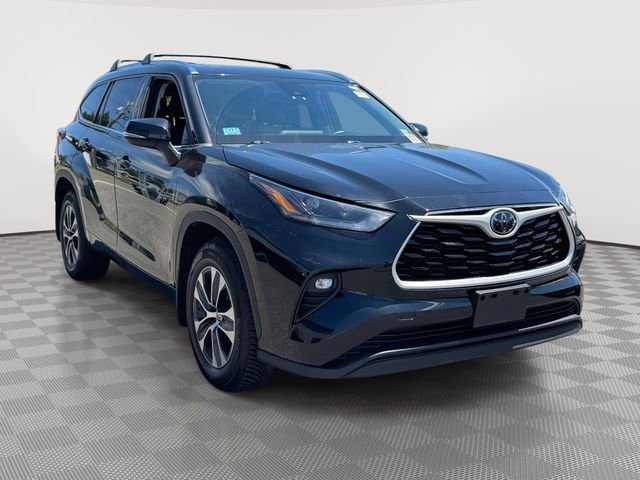 Used 2021 Toyota Highlander XLE AWD/4WD image 4