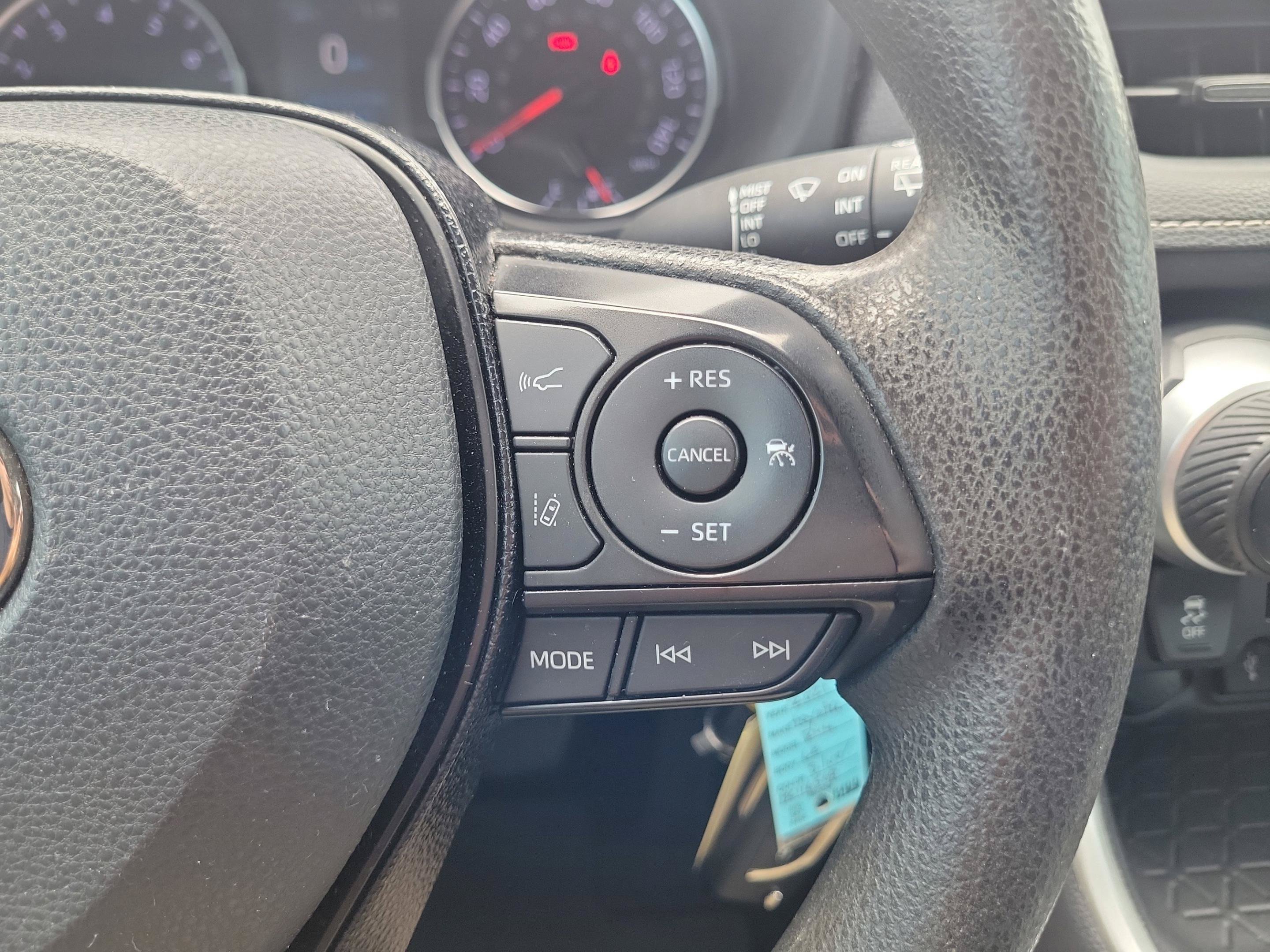 Used 2021 Toyota RAV4 LE FWD image 29