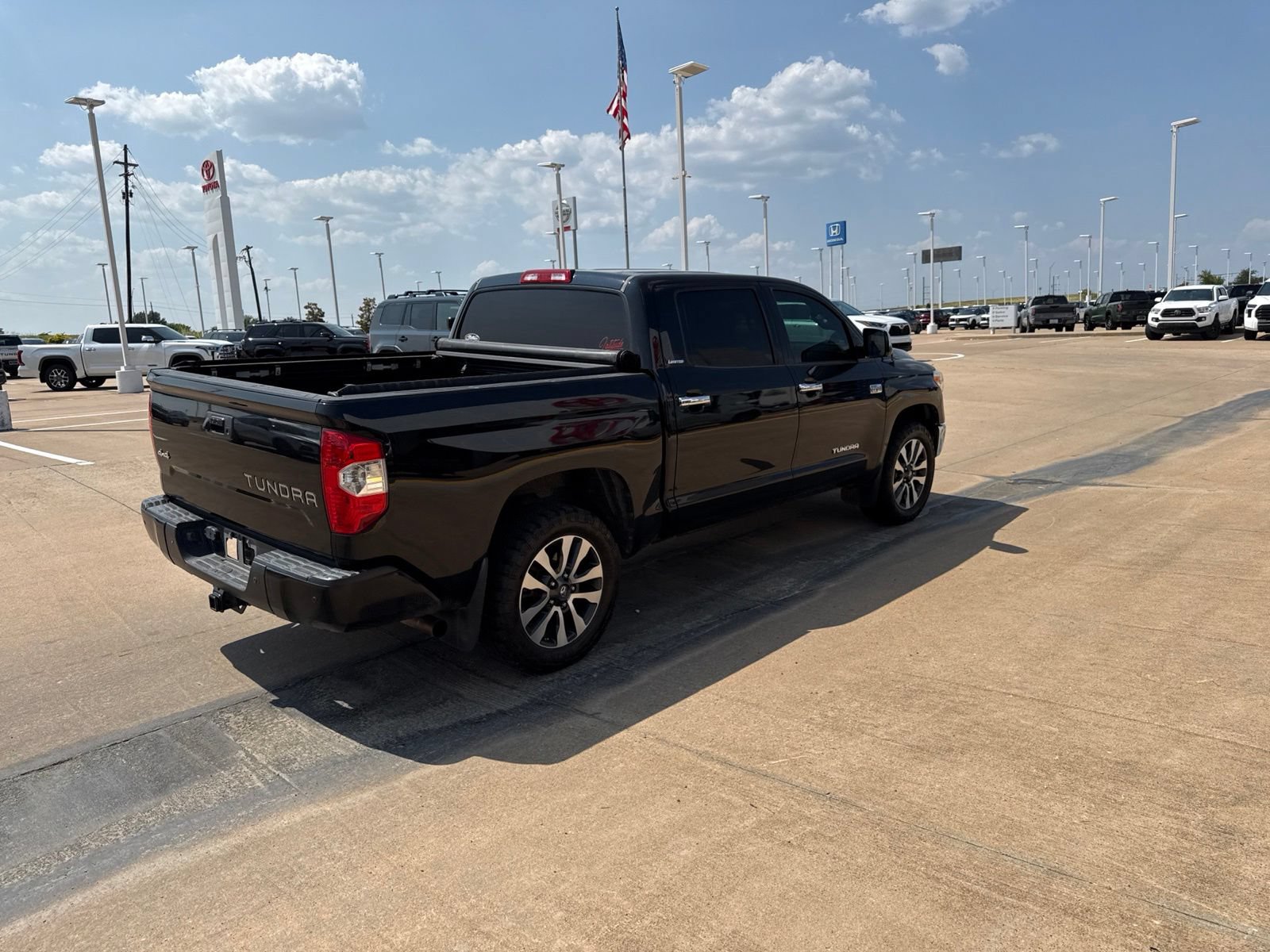 Used 2018 Toyota Tundra Limited w/ Limited Premium Package AWD/4WD image 23
