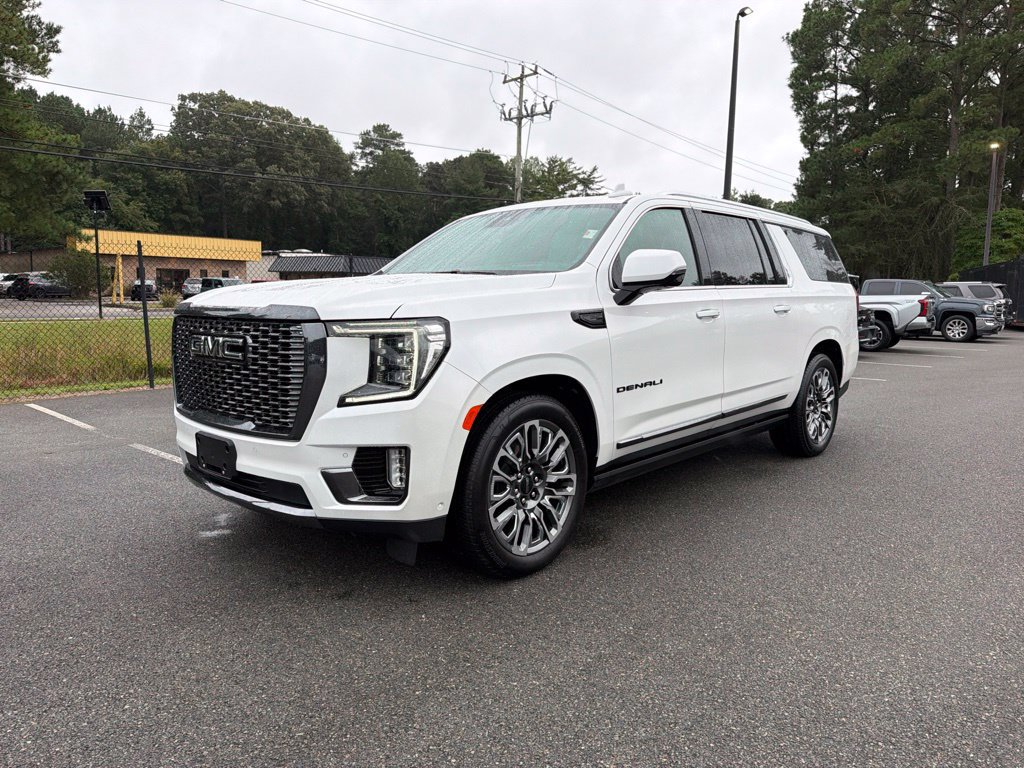 Used 2024 GMC Yukon XL Denali Ultimate AWD/4WD image 2