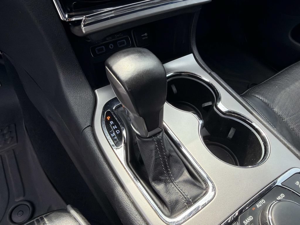 Used 2020 Jeep Grand Cherokee Overland AWD/4WD image 30
