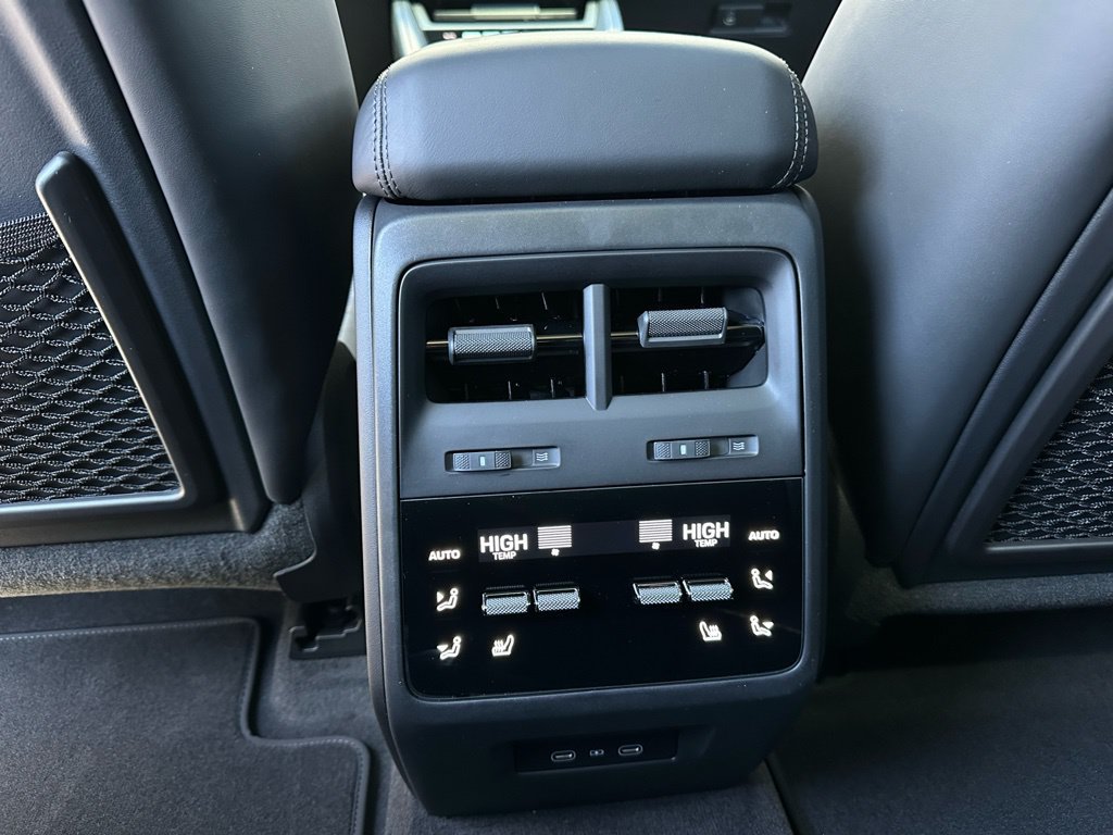 Used 2026 Porsche Macan Electric RWD image 39