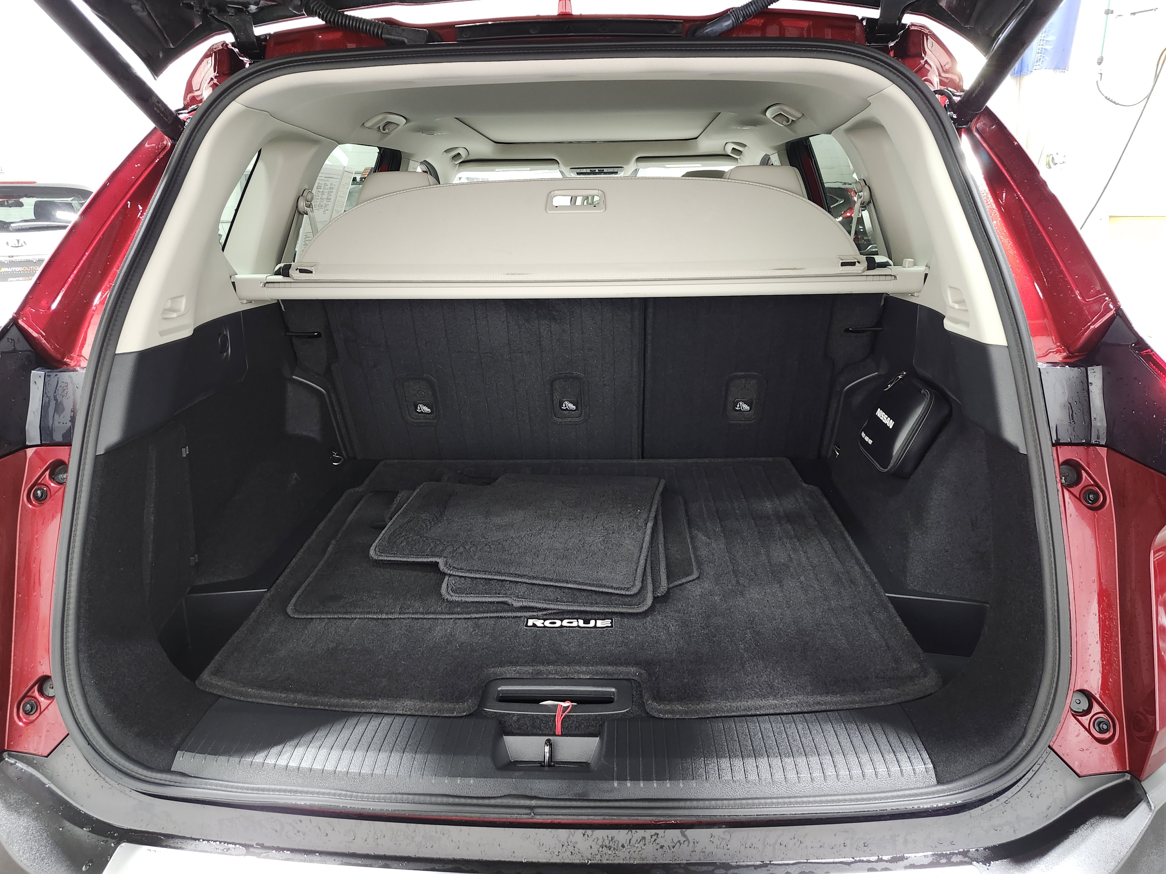 Used 2021 Nissan Rogue SV w/ Premium Package image 25