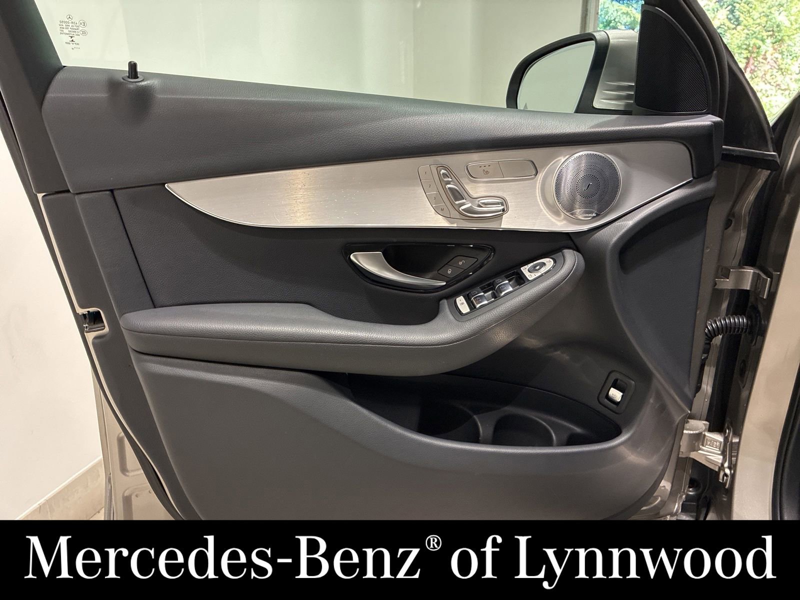 Used 2019 Mercedes-Benz GLC 300 4MATIC image 17