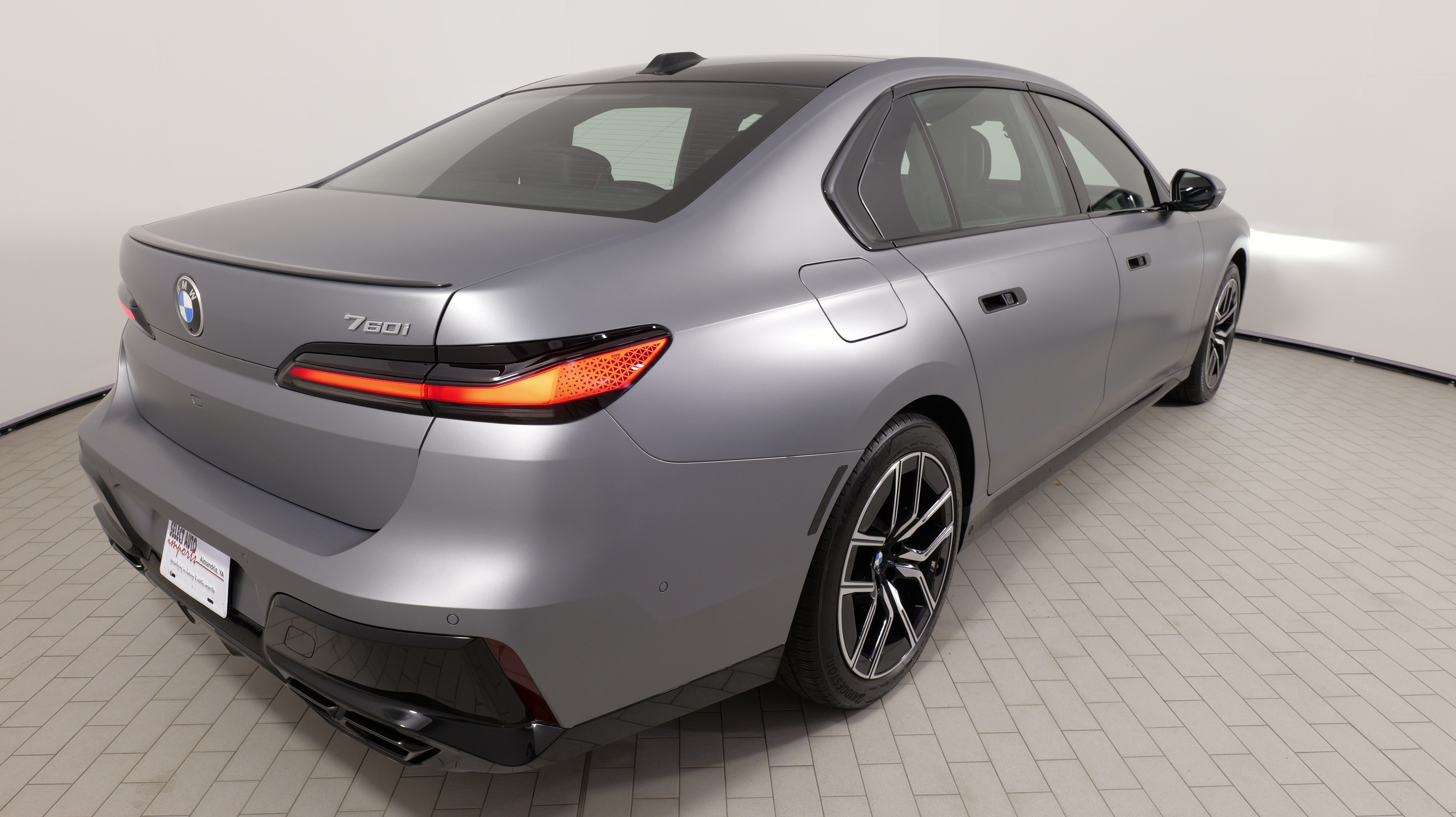 Used 2025 BMW 760i xDrive AWD/4WD image 14