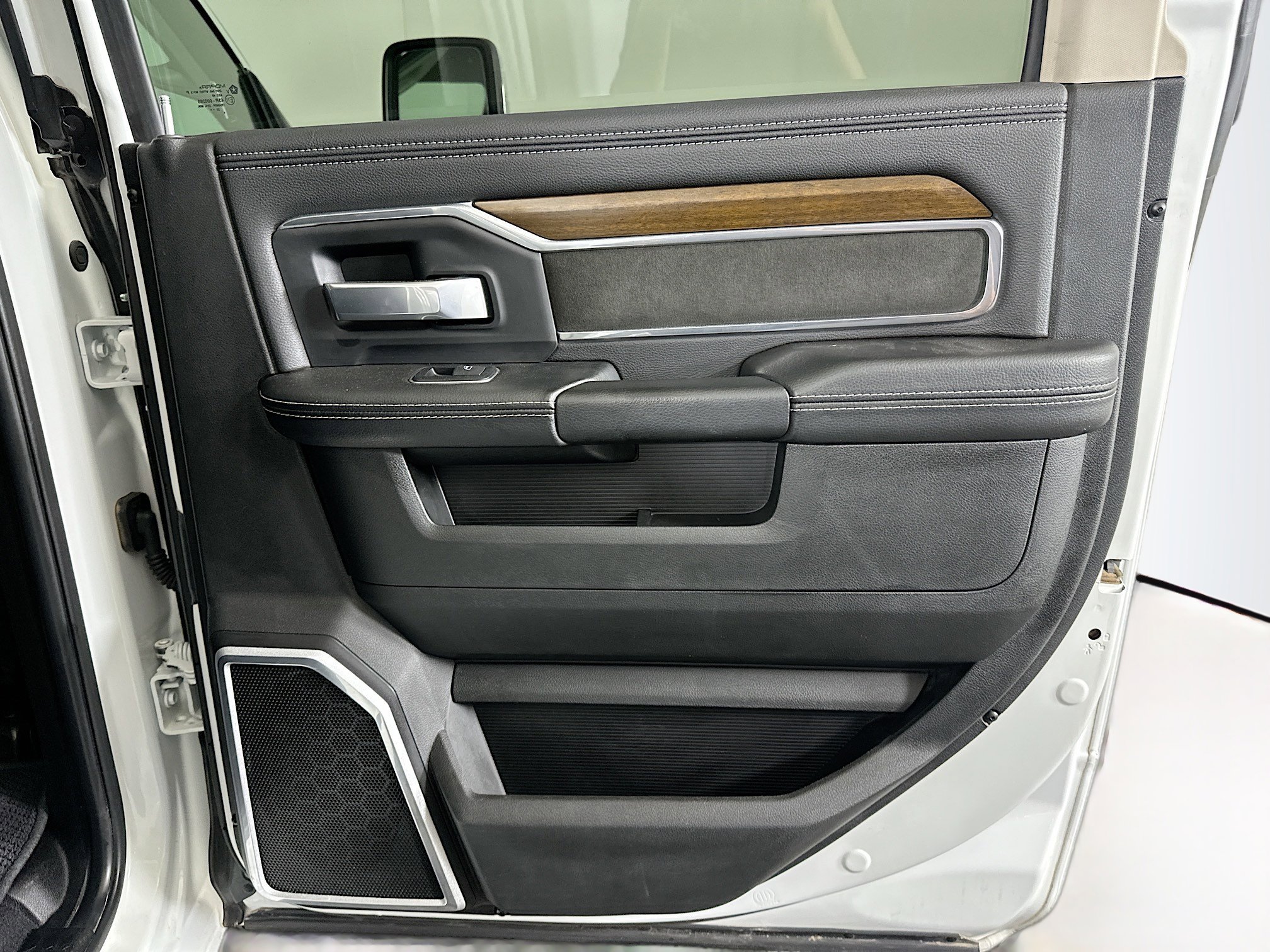 Used 2024 RAM 2500 Laramie image 31