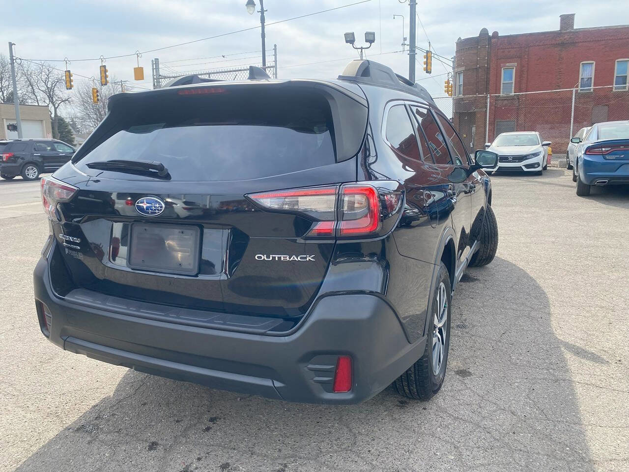 Used 2022 Subaru Outback Premium image 8