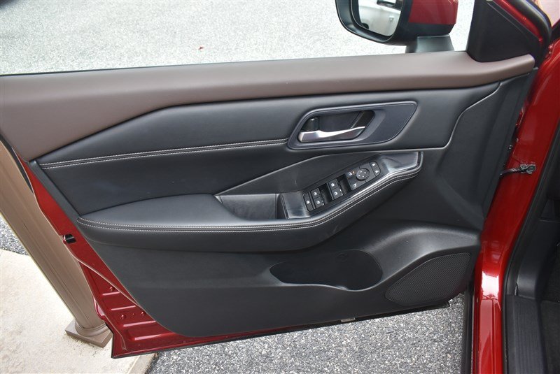 Used 2023 Nissan Rogue SV w/ SV Premium B Package AWD/4WD image 12
