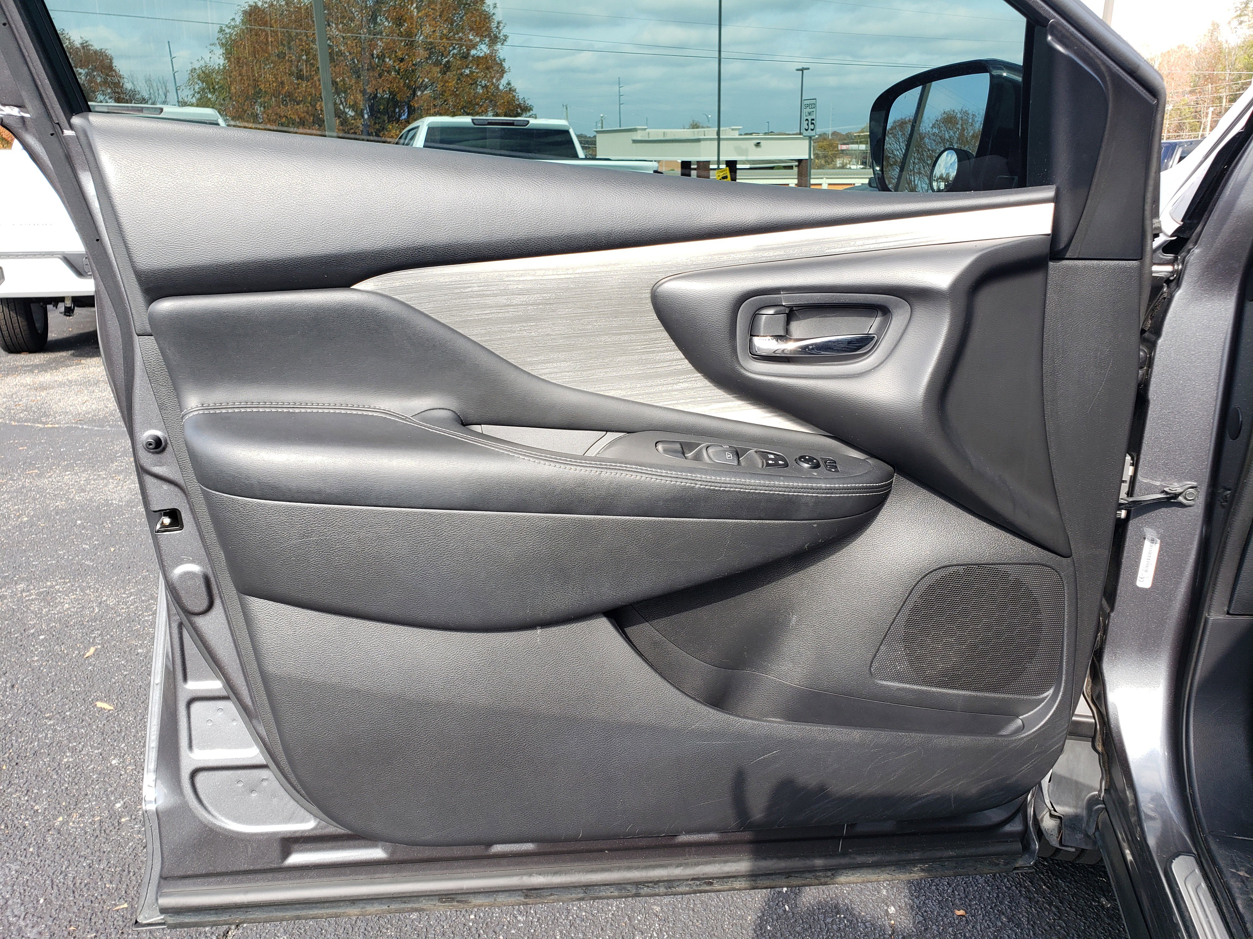 Used 2016 Nissan Murano SV image 11