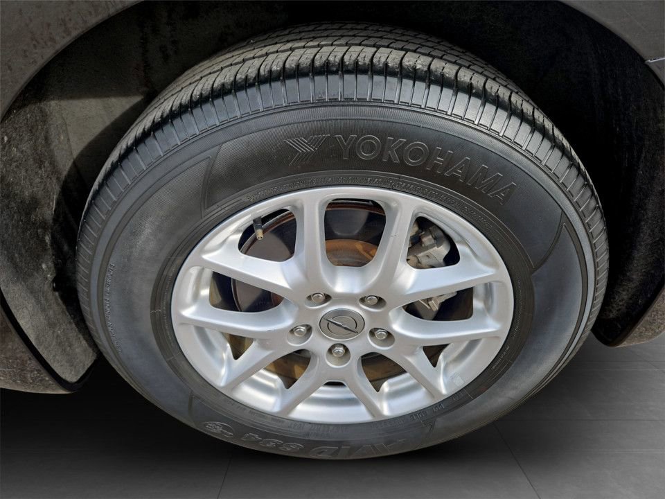 Used 2023 Chrysler Voyager LX image 32